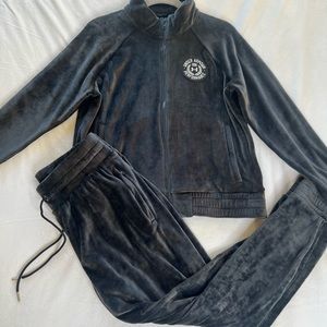 Under Aurmour Velvet  sweat suit